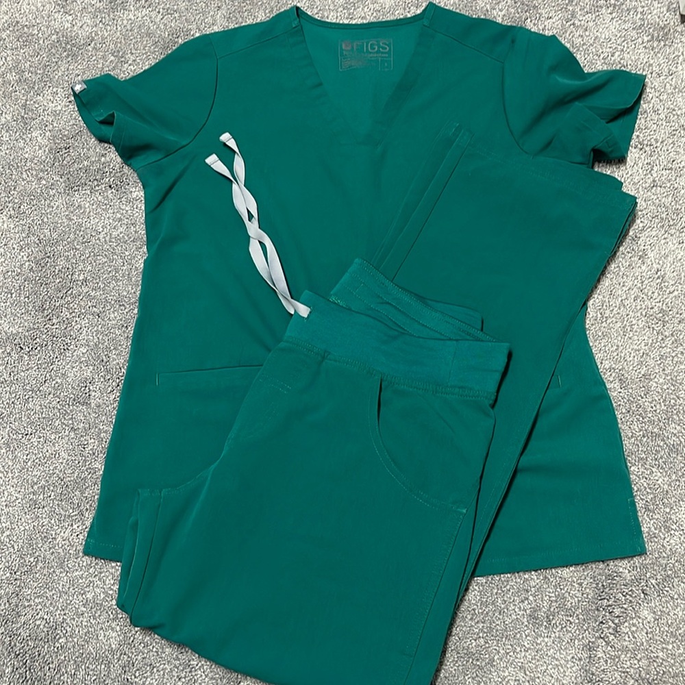 Hunter Green Figs scrub set